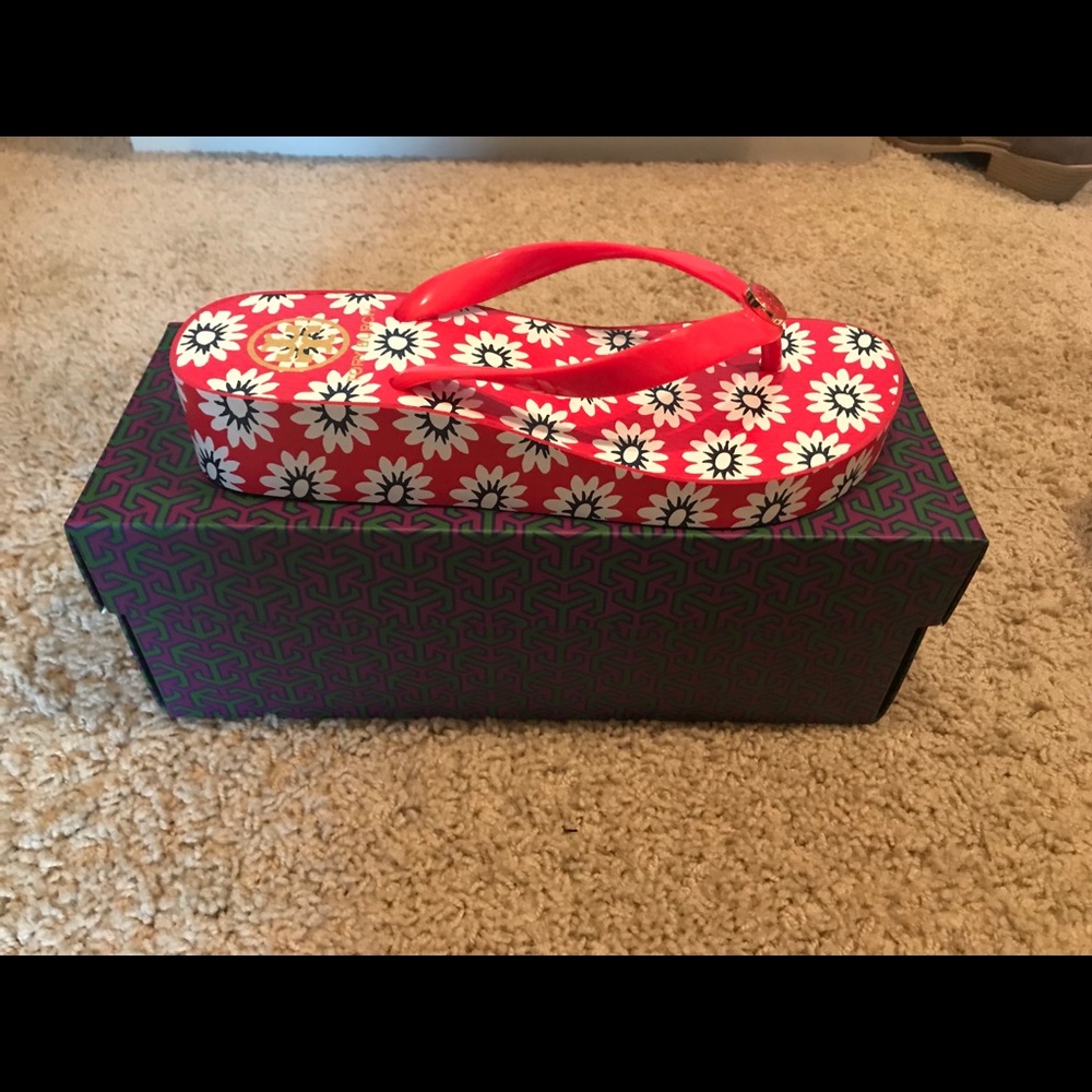 New Tory Burch size 7 Red Navy wedge Flip Flops